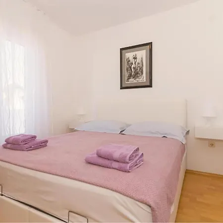 Daire Amazing In With House Sea View Pirovac