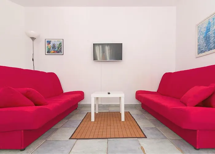 Appartement Gorgeous In With Wifi Pirovac